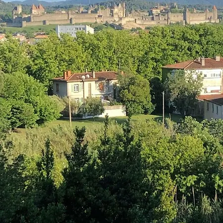 Vue Imprenable Sur La Cite Medievale : 6 Couchages. *